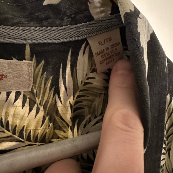 Mens XL Tommy Bahama relaxed fit XL button down polo - Picture 3 of 3